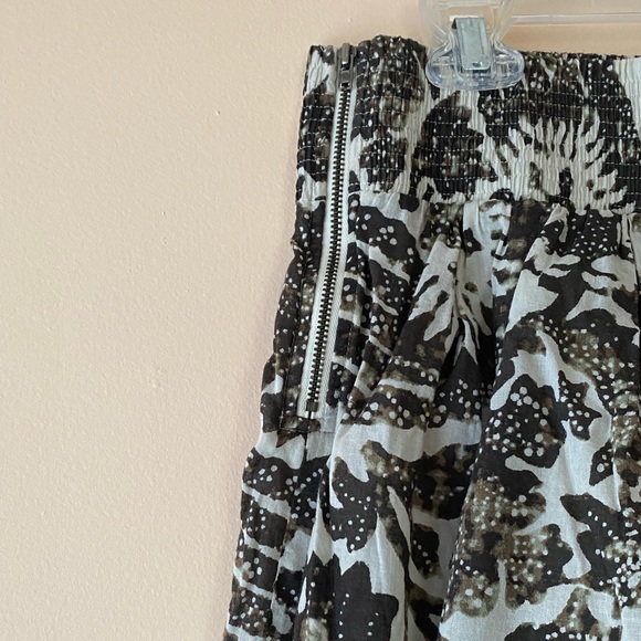 Banana Republic Pattern Skirt Size XS - Picture 3 of 8
